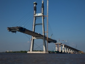 Quá trình xây dựng cầu Phú Mỹ cho Kênh Truyền hình Discovery thực hiện